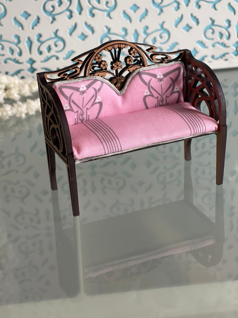 Tulip Settee