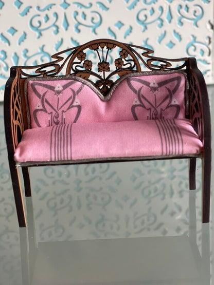 Tulip Settee
